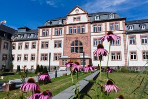 JLU: Medizinisches Lehrzentrum und Dekanatsgebäude des Fachbereichs Medizin. Foto: JLU-Pressestelle/ Rolf K. Wegst