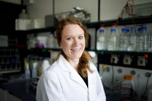 Valentina Stein entdeckte neue Zielproteine des Signal-Proteinkomplexes Stripak in dem Pilz. Foto: © Michael Schwettmann