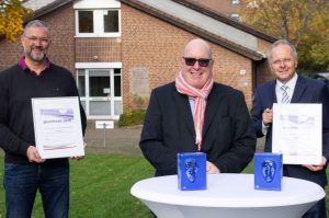 (v.l.) Bernd Altpeter, Prof. Dr. med. Dr. h.c. Diethelm Tschöpe, Prof. Dr. med. Stephan Martin bei der Preisverleihung am Weltdiabetestag 2020. Foto: Tobias Martin / HDZ NRW