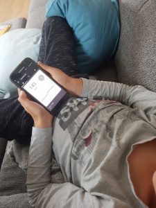 Glukosemanagement per Handy-App, Glukosesensor und Insulinpumpe erleichtertKleinkindern mit Typ-1-Diabetes den Alltag. Foto: Medizinische Universität Innsbruck / privat