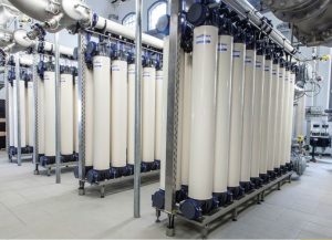 Trinkwasseraufbereitung aus Grundwasser mit Ultrafiltrationsmembranen im Wasserwerk Würzburg. Installierte Membranfläche: 6.200 m². Aufbereitungskapazität: 3.500-11.400 m³/Tag. Foto: inge GmbH
