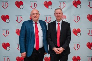Vorstandsmitglied Prof. Prof. h.c. Dr. med. Markus van der Giet, Preisträger der Franz-Gross-Medaille Prof. Dr. med Walter Zidek (v.l.). Foto: Deutsche Hochdruckliga