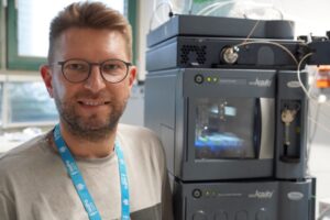 Der Alternsforscher Dr. Alessandro Ori vom FLI erhält den ERC Consolidator Grant für sein Projekt „ComplexAge“, um zu untersuchen, welchen Einfluss Störungen des Proteinabbaus auf das Altern, insbesondere von Nervenzellen, haben. Foto: FLI / Kerstin Wagner