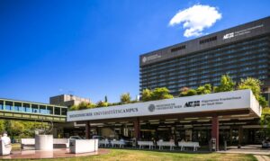 Eingangsbereich des Medizinischen Universitätscampus AKH Wien. Foto: © MedUni Wien / AKH Wien / Houdek