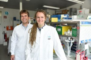 Stefan Kubicek und Lennart Enders (v.l.) Foto: Anna Yuwen / CeMM