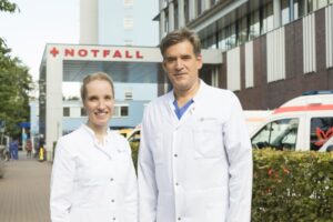 Erstautorin Priv. Doz. Dr. Christina Magnussen, Oberärztin Klinik für Kardiologie mit Prof. Dr. Stefan Blankenberg, Ärztlicher Leiter Universitäres Herz- und Gefäßzentrum des UKE. Foto: Axel Kirchhof | UKE