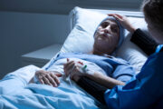 ESMO Congress 2024: Kombinationstherapie reduziert agitiertes Delirium bei Krebspatienten am Lebensende