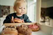 Studie: Schon Kleinkinder essen zu süß und ungesund