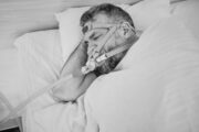 Therapie von Atempausen im Schlaf nach einem Herzinfarkt rettet Herzmuskelgewebe
