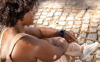 lifestyle-imagery-young-woman-looking-at-watch-200x125