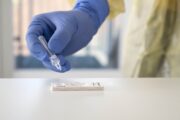 SARS-CoV-2-Antigenschnelltests: Leistung erstmals über die gesamte COVID-19-Pandemie hinweg untersucht