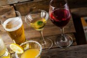 Ernährung und Alkohol: Risikofaktoren für Lebererkrankungen an der Wahl der Getränke erkennen