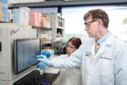 Triple-negativer Brustkrebs: Neoantigen-DNA-Impfstoff beugt offenbar Rezidiven vor