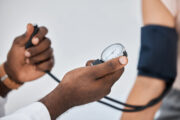 Behandlung von Bluthochdruck: Neuartige minimalinvasive Wärmetherapie entwickelt