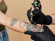 Tätowiermittel: Wie viel Farbe kommt in den Körper?