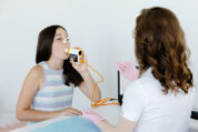 Asthma: Lungenfunktion am besten morgens testen