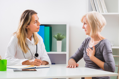 Patient telling doctor about pain in her chest