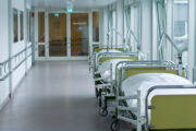 Mehr verfügbare Krankenhausbetten führen zu mehr Behandlungsfällen