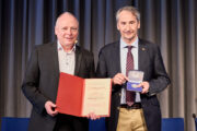 DGPR verleiht Peter-Beckmann-Medaille an Bernhard Schwaab