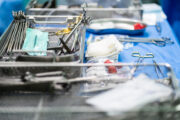 Wenn OP-Materialien im Patienten bleiben: Neue KI-Zählkontrolle soll Fehler vermeiden