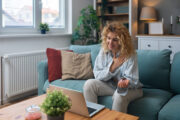 Chronische Schmerzen: Linderung mittels telemedizinischer kognitiver Verhaltenstherapie