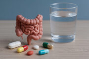 Bleibende Spuren: Medikamente verändern das Darmmikrobiom auf Jahre