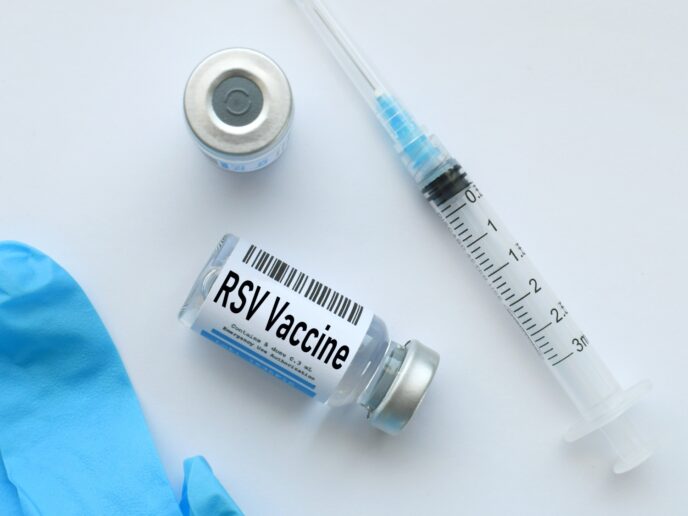 Spritze und RSV-Impfstoff