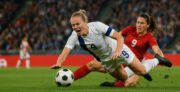 Die Crux mit dem Kreuzband bei Fußballerinnen: Angst wächst