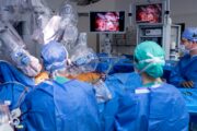 Schonend und präzise: Robotergestützte Herzchirurgie am DHZC