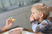 Kinder mit restriktivem Essverhalten haben ein erhöhtes Risiko für Entwicklungsstörungen