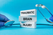 Schweres Schädel-Hirn-Trauma: Frühe Neurorehabilitation reduziert Risiko für Alzheimer