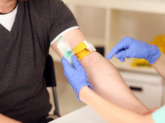 Patient bei der Blutabnahme