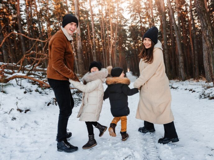 Familie geht spazieren