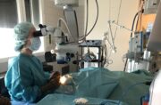 Glaukom: Neues Implantat am UKSH eingesetzt