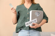 Menopause: Höherer Gewichtsverlust durch Tirzepatid bei zeitgleicher Hormontherapie