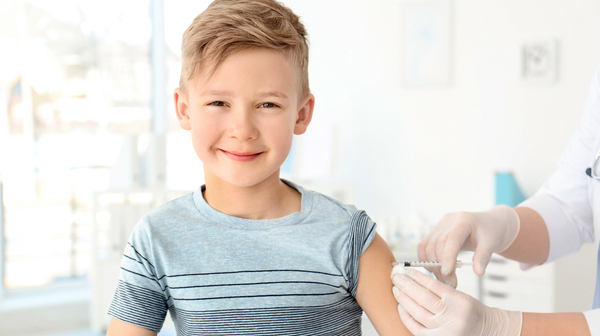 Doctor,Vaccinating,Little,Boy,In,Hospital