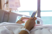 Erfolgreiches Pilotprojekt: Digitale Erfassung von PROMs über das Handy des Patienten