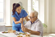 Cochrane-Review zeigt mehr Risiken als Nutzen bei neuen Alzheimer-Medikamenten