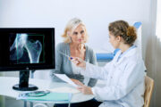 Osteoporose könnte sich bei Frauen nach der Menopause als tödlich erweisen