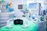 Kurzfristiger Effekt von Virtual Reality auf postoperative Schmerzen bei Jugendlichen