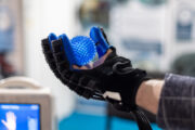 Neuronale Stimulation und Exoskelette verbessern Handfunktion nach neurologischen Verletzungen
