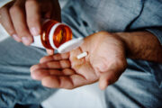 Chronische Schmerzen: Wie die Opioidreduktion gelingen kann
