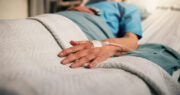 Muskelinvasives Blasenkarzinom: Perioperative Kombinationstherapie schlägt neoadjuvante Standardtherapie